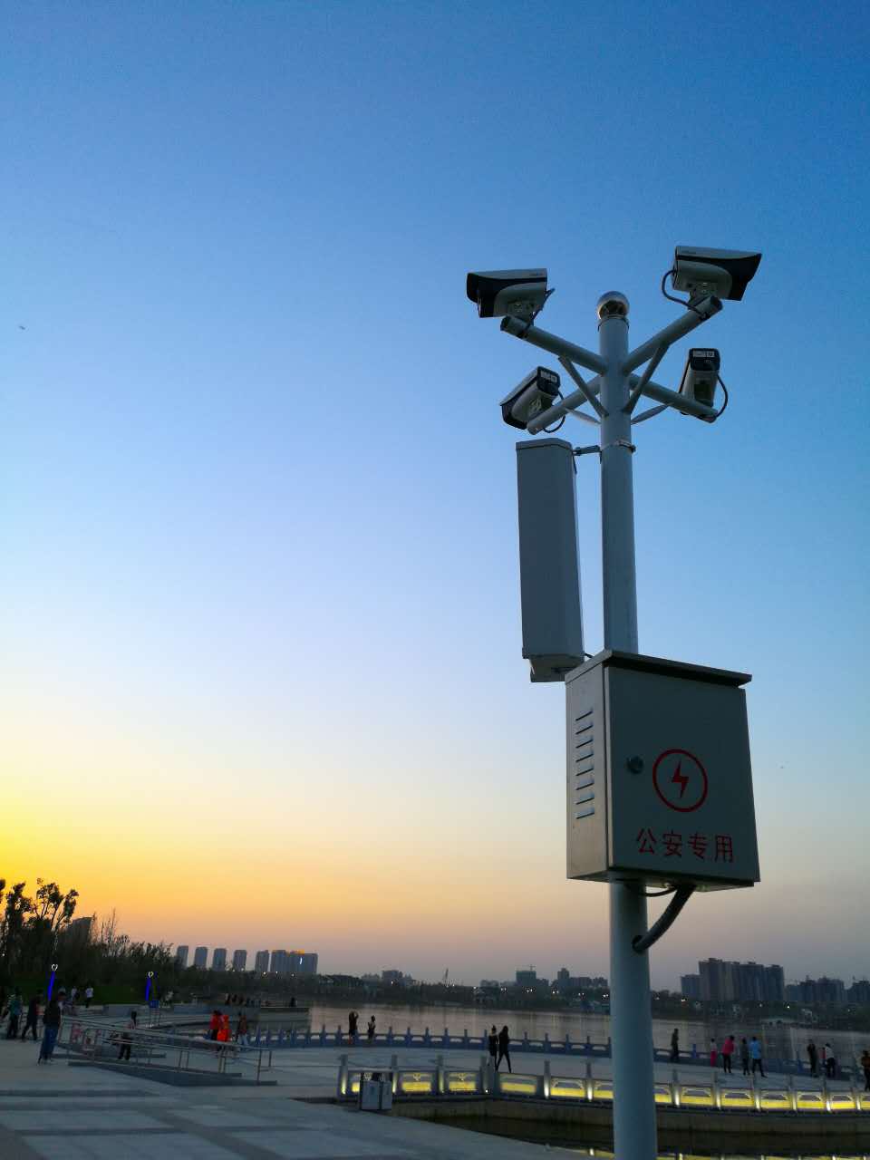 监控杆安装 监控杆安装